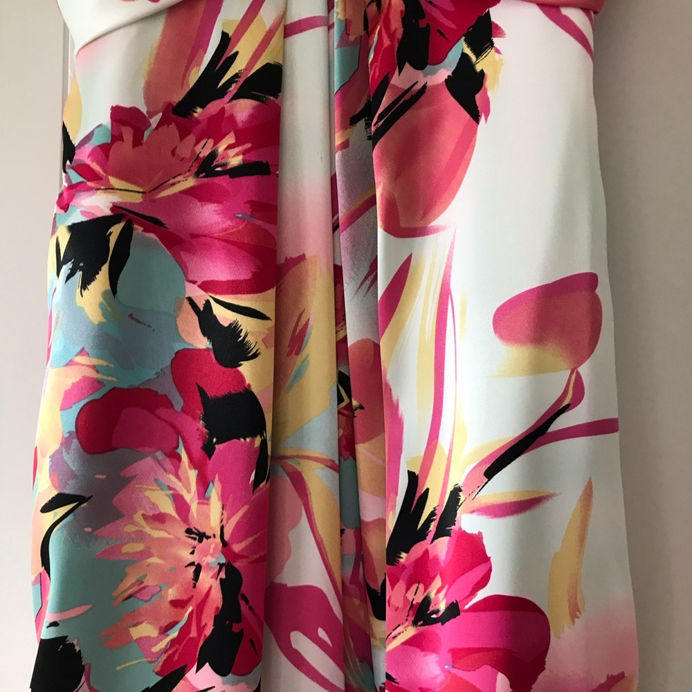 Dress - Picture 7 of 7